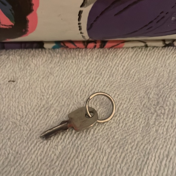 Vintage Hippie era flower power mini suitcase with key retro style - Picture 3 of 16